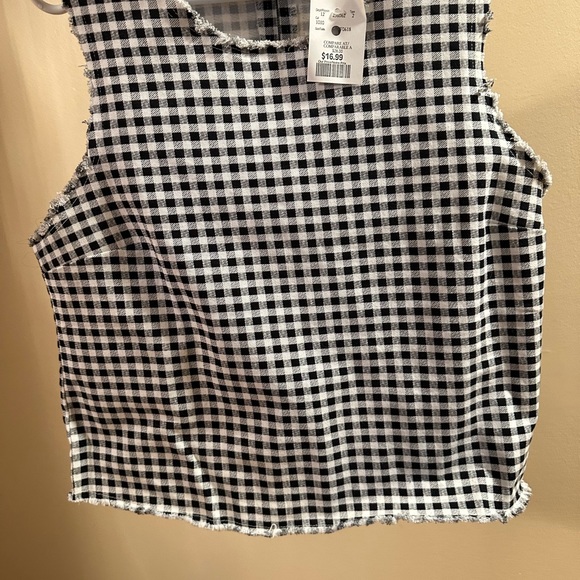 Raw hem checkered top ** tags attached** - Picture 8 of 9